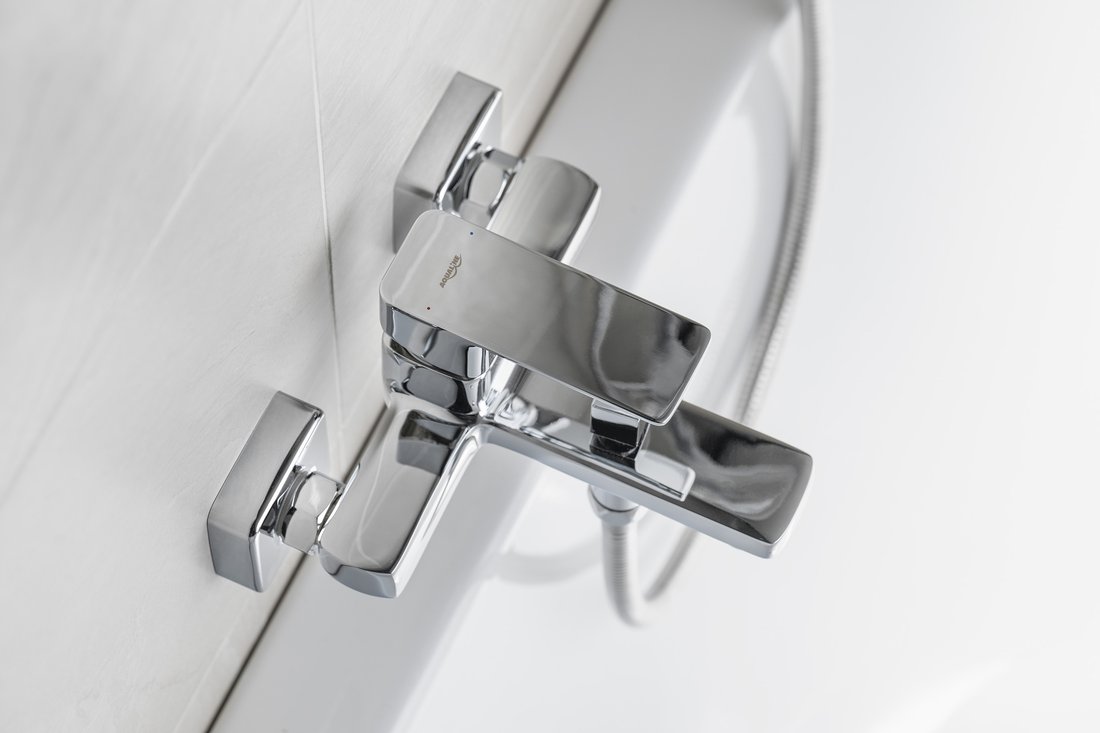 22522-fc310_factor_nastenna_vanova_baterie__chrom_int_3_c