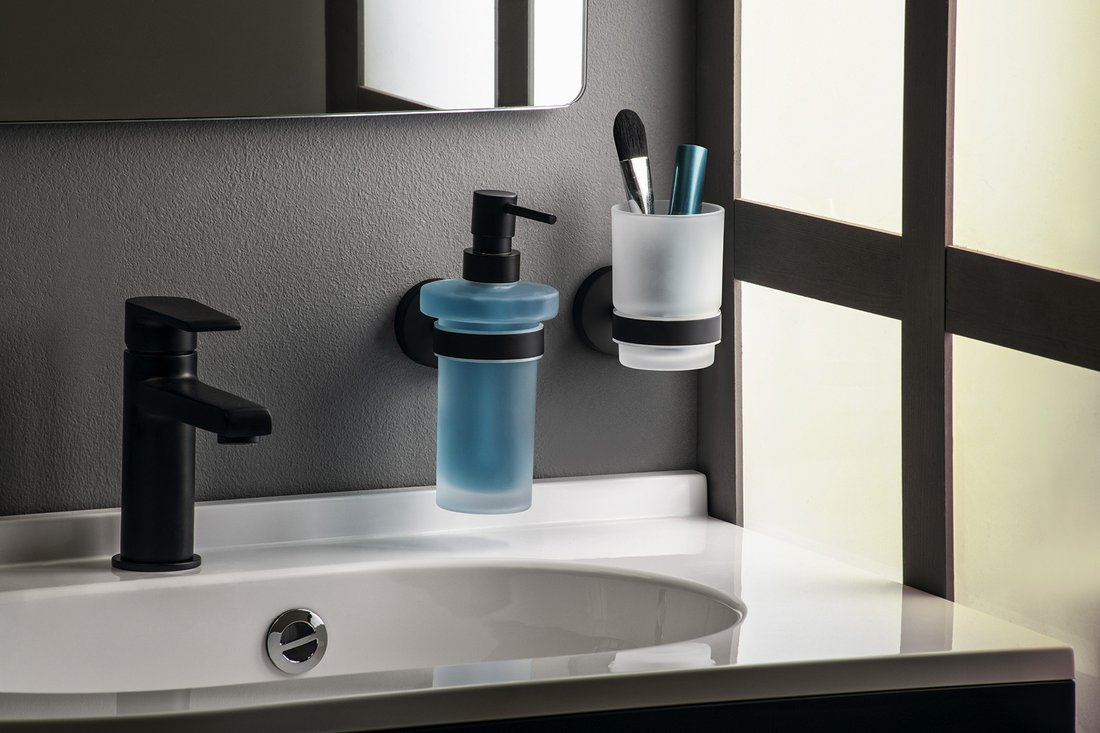 Sapho X-ROUND BLACK dávkovač mýdla 230ml, mléčné sklo, černá mat XR101B