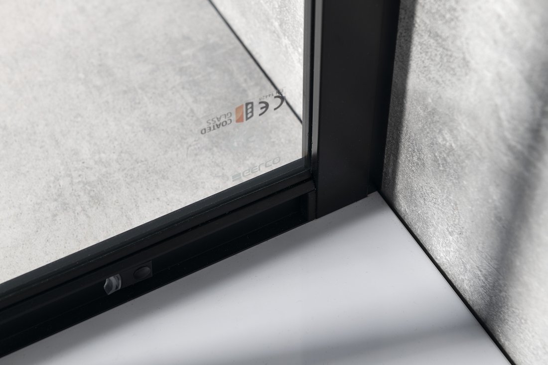 Gelco SIGMA SIMPLY BLACK čtvrtkruhová sprchová zástěna 900x900 mm, R550, čiré sklo GS5590B