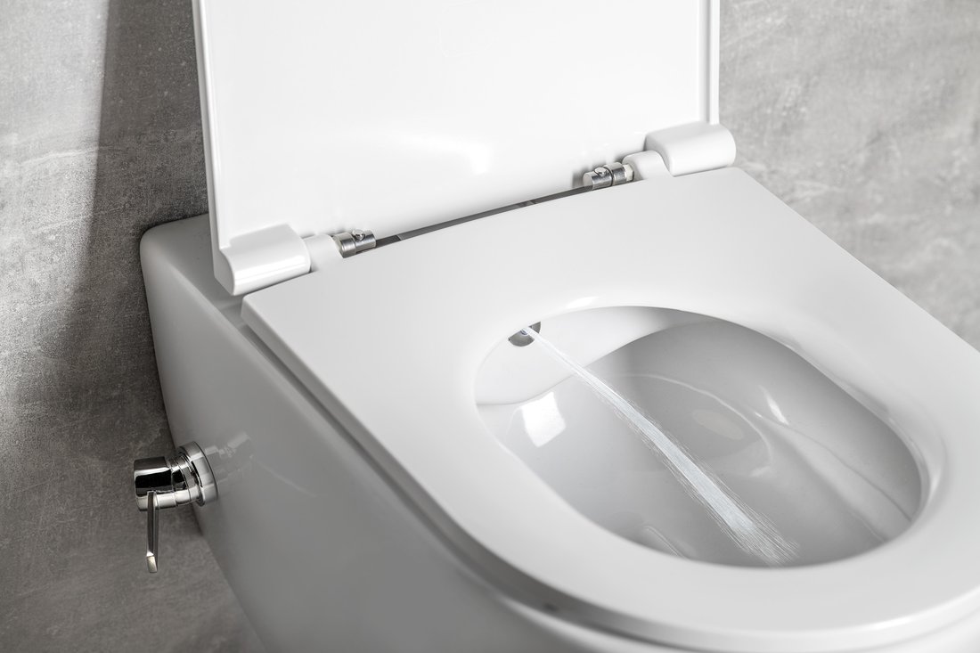 Isvea INFINITY CLEANWASH závěsná WC mísa, integrovaná baterie a bidet. sprška, Rimless, 36,5x53cm, bílá 10NFS9217I